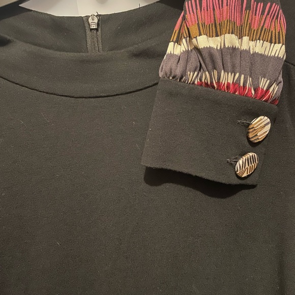 Trina Turk * Black Shift Dress w/Colorful Long Sleeves * Size 6 - Picture 3 of 4